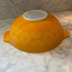 Vintage CORNINGWARE Pyrex Large Yellow Daisy Mixing Bowl